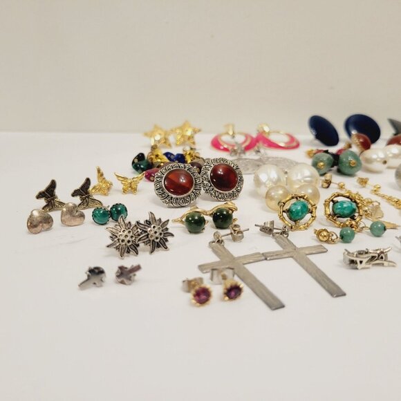 Vtg Mix 44 Plus Dainty Stud Earrings Pierced Butterfly Dangle Angel Stone Cross - Picture 2 of 8